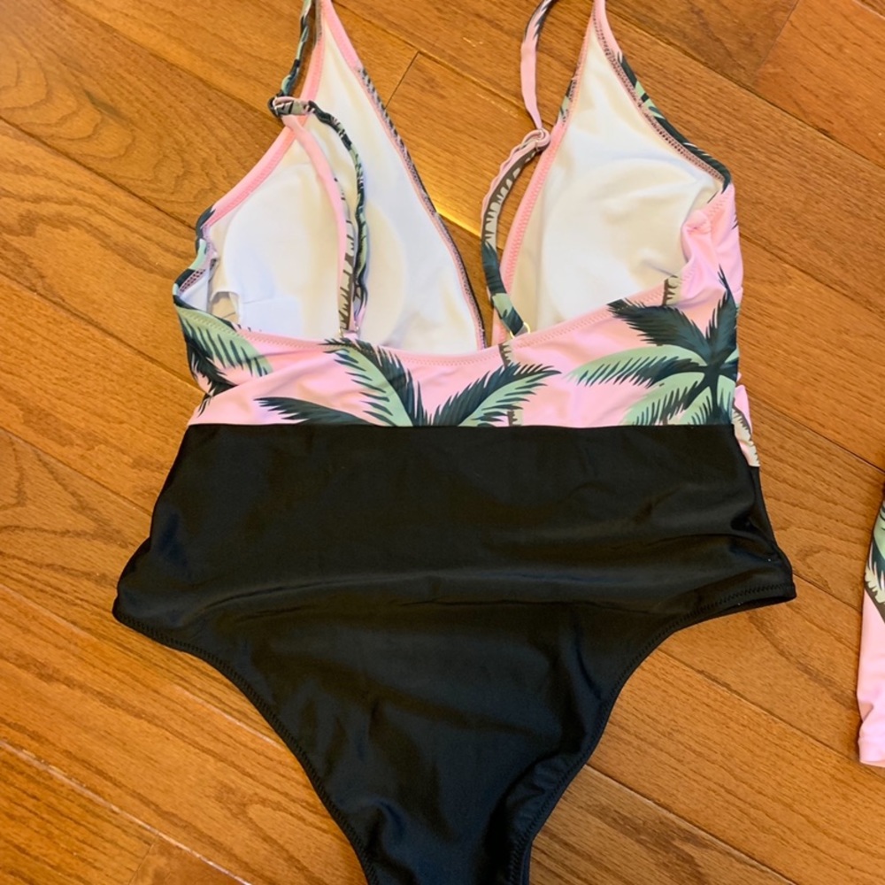 Mom & Son Matching Swimsuit Set - Picture 3 of 3